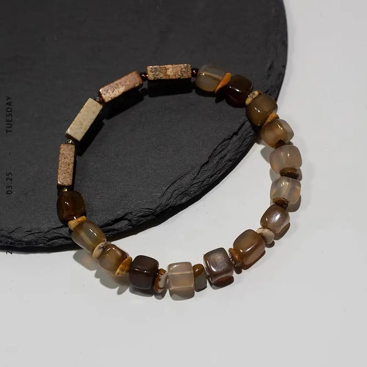 Close-up of semi-translucent agate cubes and textured quartz slabs on natural stone bracelet — Orienlu