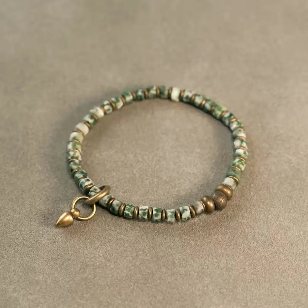 Handcrafted green quartz bracelet with copper spacers and teardrop pendant — Orienlu