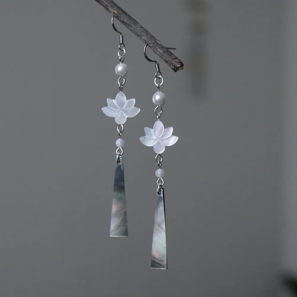 Silver lotus earrings with mother of pearl carving and black shell pendant Orienlu