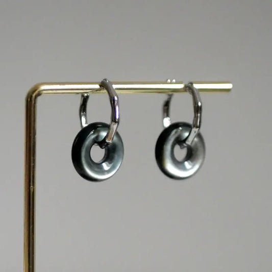  Handcrafted black mother of pearl earrings with titanium hoop — Orienlu